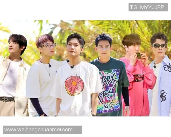 苏醒与足球明星亲密合影高清展示尽显运动魅力与友谊温暖